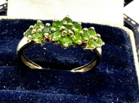 9ct gold green gemstone cluster ring (2.3g)