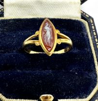 9ct gold agate cameo dress ring (3.1g)