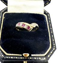 9ct gold diamond & ruby chevron ring (2.1g)