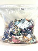 10kg UNSORTED COSTUME JEWELLERY inc. Bangles, Necklaces, Rings, Earrings.