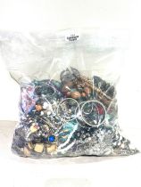 10kg UNSORTED COSTUME JEWELLERY inc. Bangles, Necklaces, Rings, Earrings.