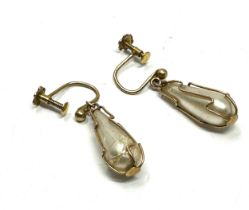9ct gold faux pearl drop earrings (1.6g)