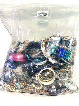 10kg UNSORTED COSTUME JEWELLERY inc. Bangles, Necklaces, Rings, Earrings.