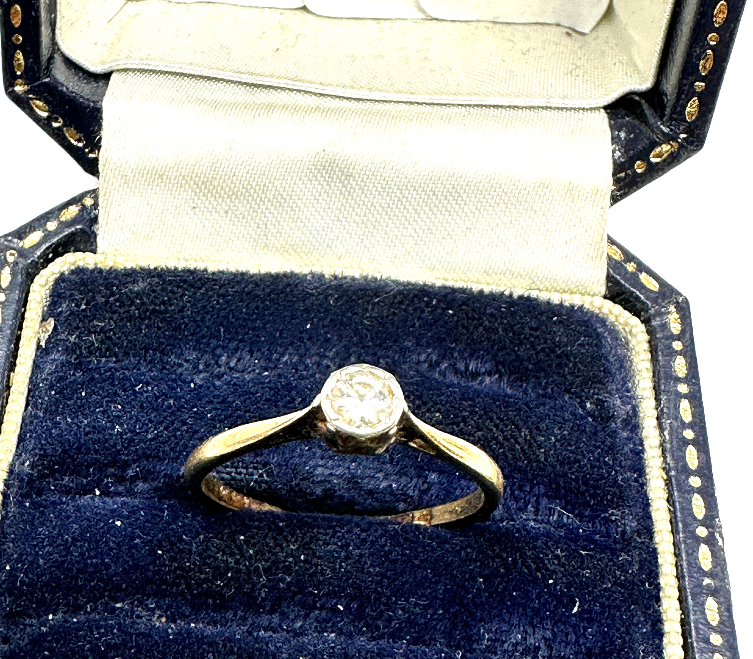 9ct gold diamond ring (1.2g)