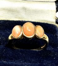 9ct gold coral three stone ring (3.5g)