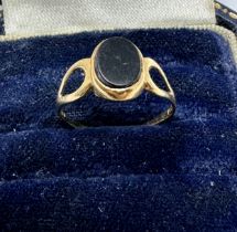 9ct gold onyx s ring (1.1g)