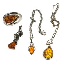 selection of silver & amber jewellery brooches & pendant necklaces weight 26g