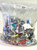 10kg UNSORTED COSTUME JEWELLERY inc. Bangles, Necklaces, Rings, Earrings.