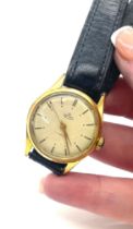 Smiths deluxe gents 17 jewels wristwatch gold tone front winds up and ticks, no warranty given