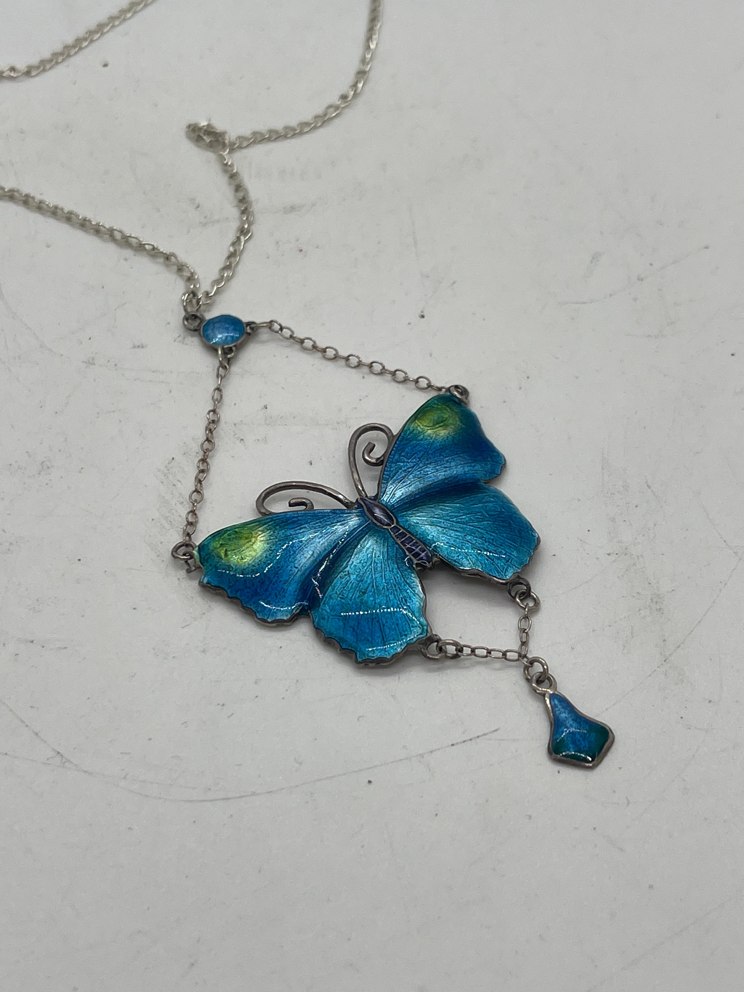 Superb sterling silver and enamel butterfly pendant and chain. Wingspan 4cm - Bild 2 aus 4