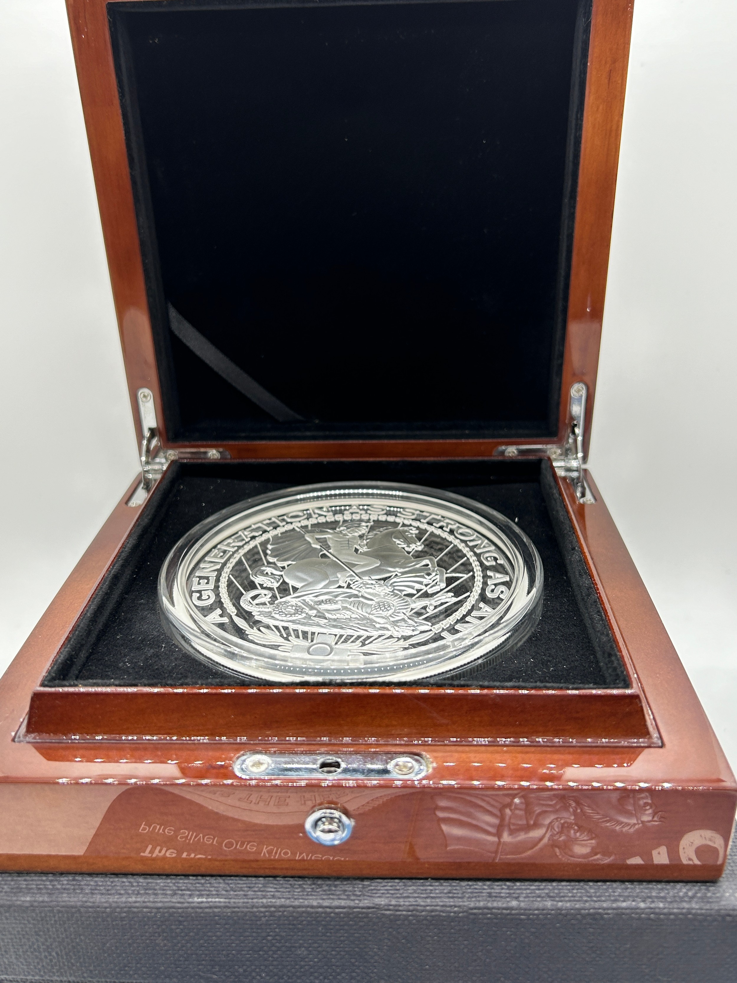 Cased silver .999 Complete heros of 2020, one ( 1 ) kilo medal limited edition 42 of 100 - Image 4 of 6