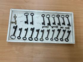 Large selection of 21 vintage keys in case, case measures approximately 12 inches tall 24 inches