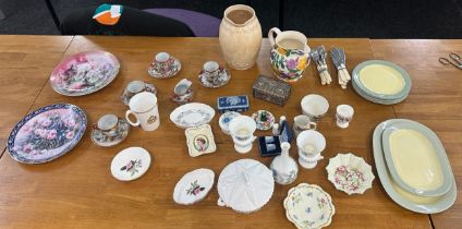 Selection of porcelain items to include Shelley bowl and pin dishes, Lena Liu plates, Wedgwood etc