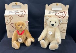 2 Boxed Steiff bears includes Steiff 1922 replica and 01974