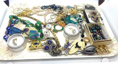 Tray of costume jewellery