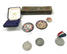 Selection of vintage Royal commerative items to include medals, badges, tin etc