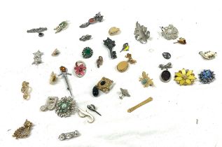 Selection of vintage brooches