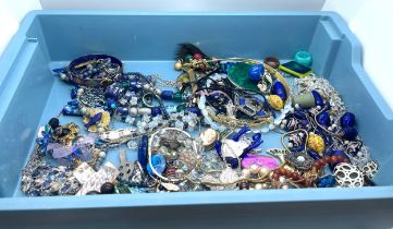 Tray of costume jewellery