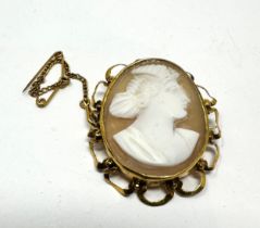 Vintage 9ct gold & cameo brooch measures approx 4cm by 3cm weight 5.1g