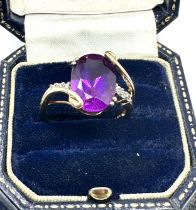 10ct gold Amethyst & white gemstone ring weight 4.8 g