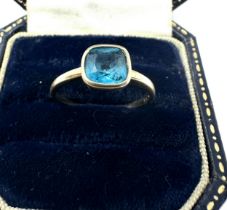 9ct gold blue topaz ring weight 1.9g