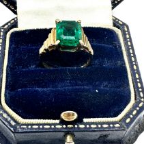 9ct gold green stone ring weight g