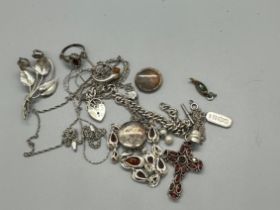 Selection of silver jewellery A/F