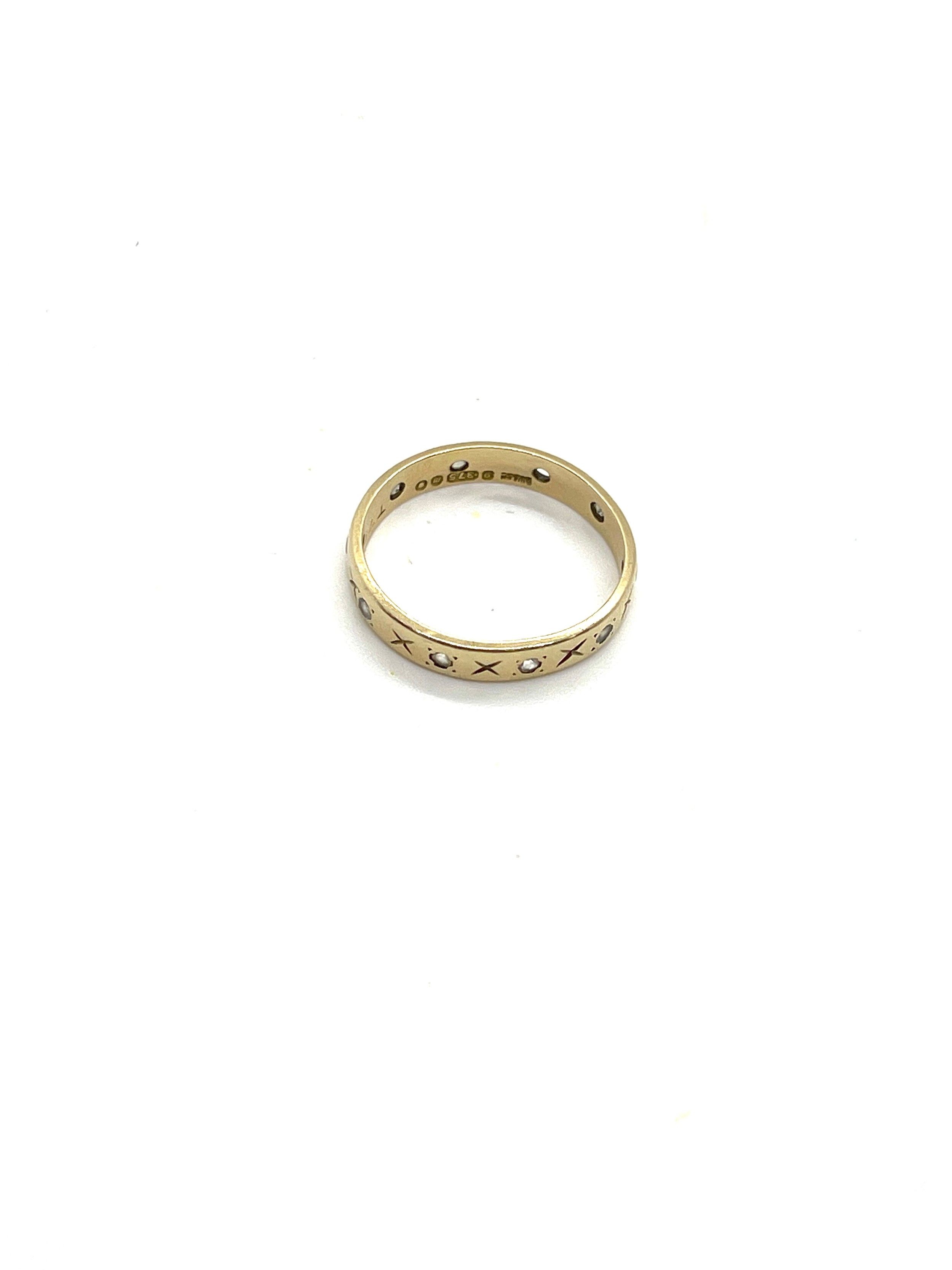 Ladies 9ct stone set wedding band, missing small stone, ring size: H/I, approximate overall weight - Bild 2 aus 4