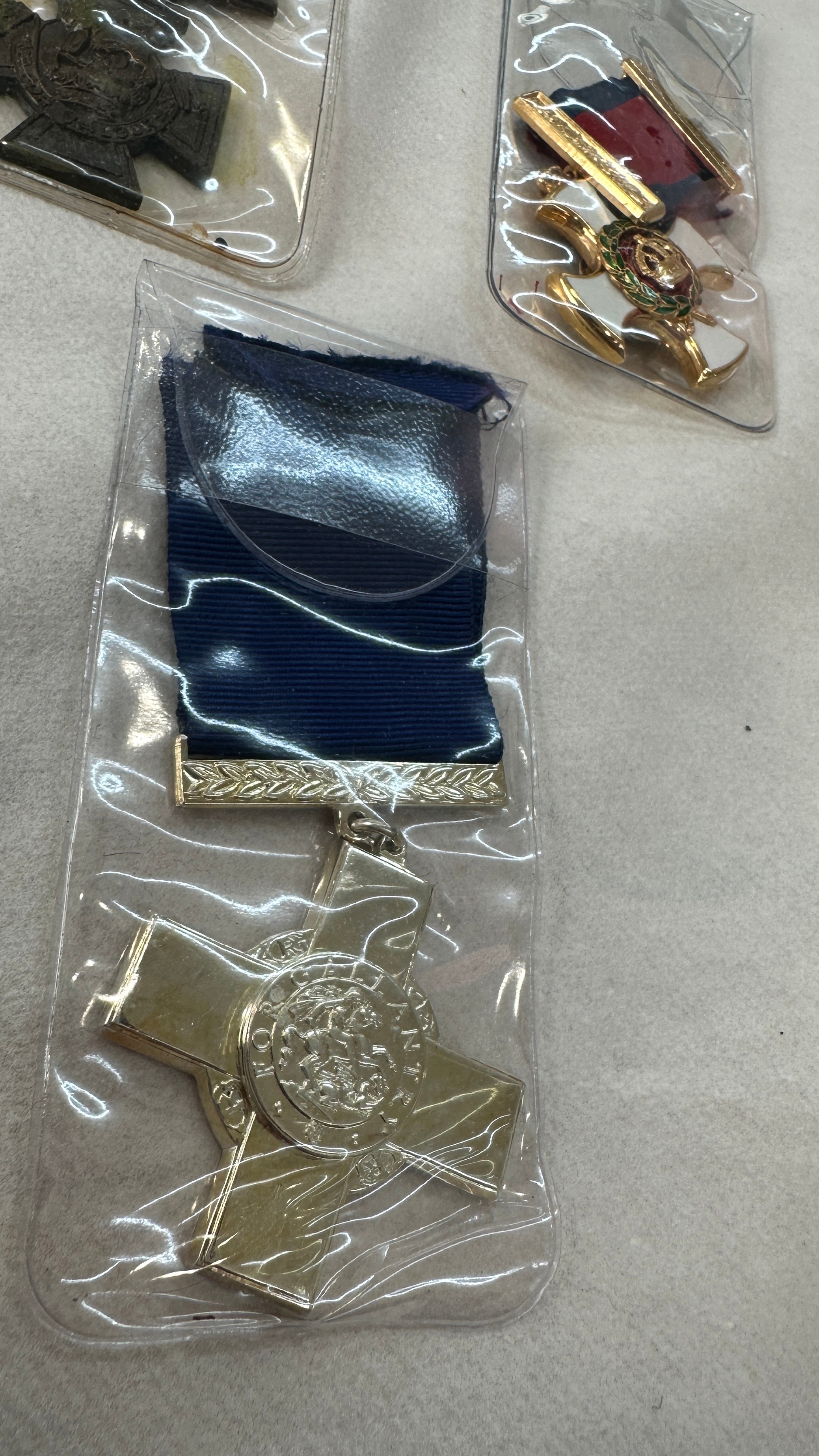 Three superb replica british gallantry medals, victoria cross, george cross and Distinguished - Bild 4 aus 5