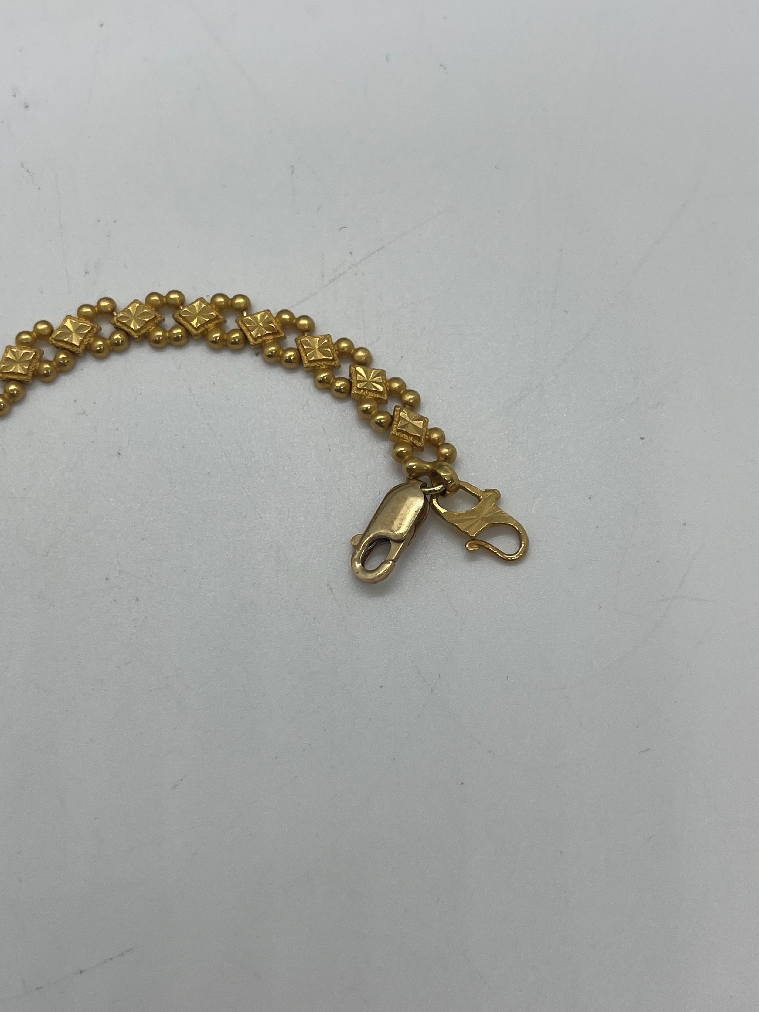22ct gold ladies bracelet, with a repaired clasp which is 9ct gold, overall weight 12.4g, length - Bild 5 aus 8