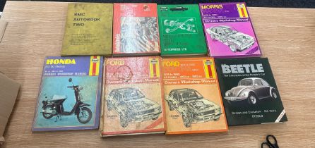 Selection of vintage car manuals to include Haynes, Hillman singer etc