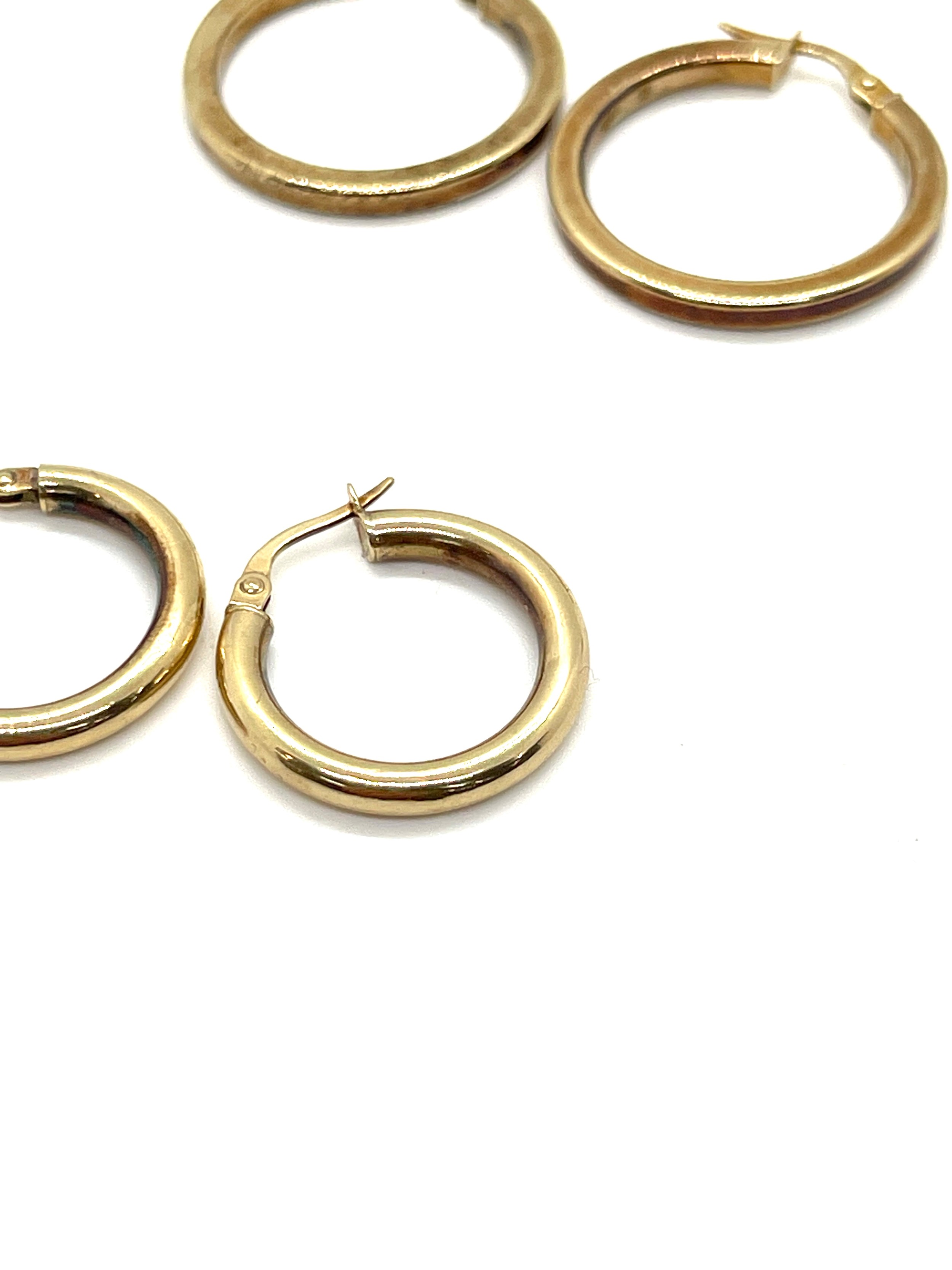 2 pairs of ladies 9ct gold hoop earrings, total overall weight 3.2g - Bild 3 aus 5