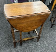 Oak drop leaf table with barley twists legs measures approx leaf down 30 inches tall, 23 wide and 12