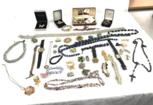 Quantity of vintage costume jewellery