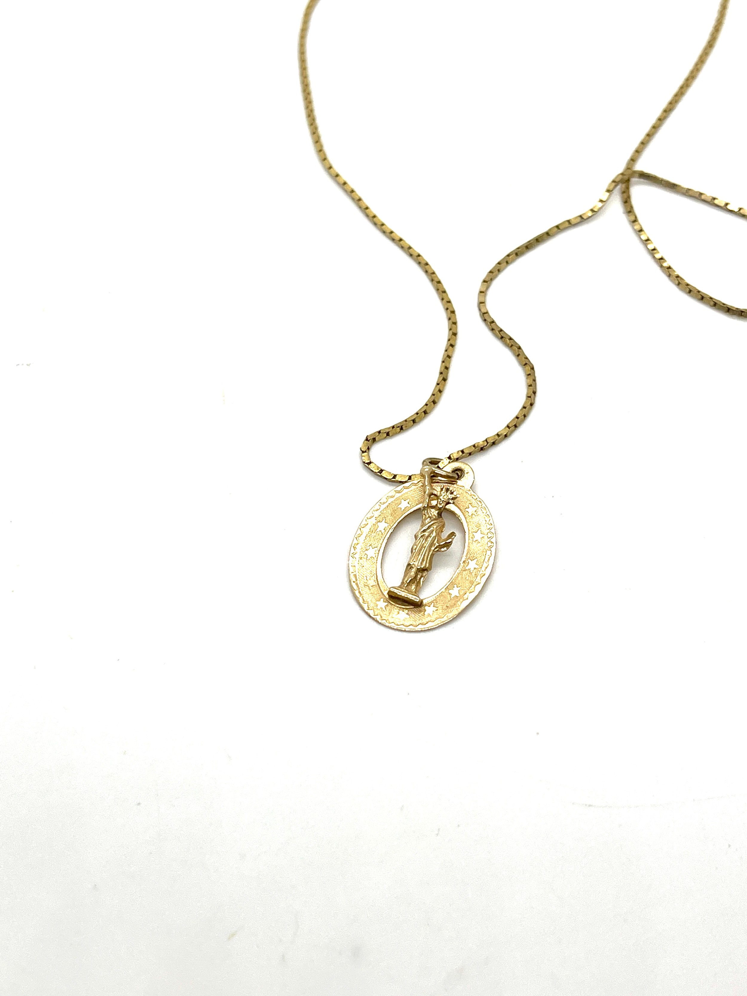 14ct gold statue of liberty pendant on a 14ct gold chain, overall weight 3.8, length of chain 21cm - Bild 2 aus 5