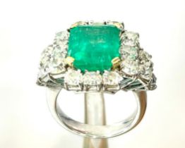 Stunning ladies natural Beryl rectangular Emerald and diamond ring in a platinum setting. The