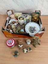 Large selection of vintage and later collectables includes Wind up musical tin, photo frames etc