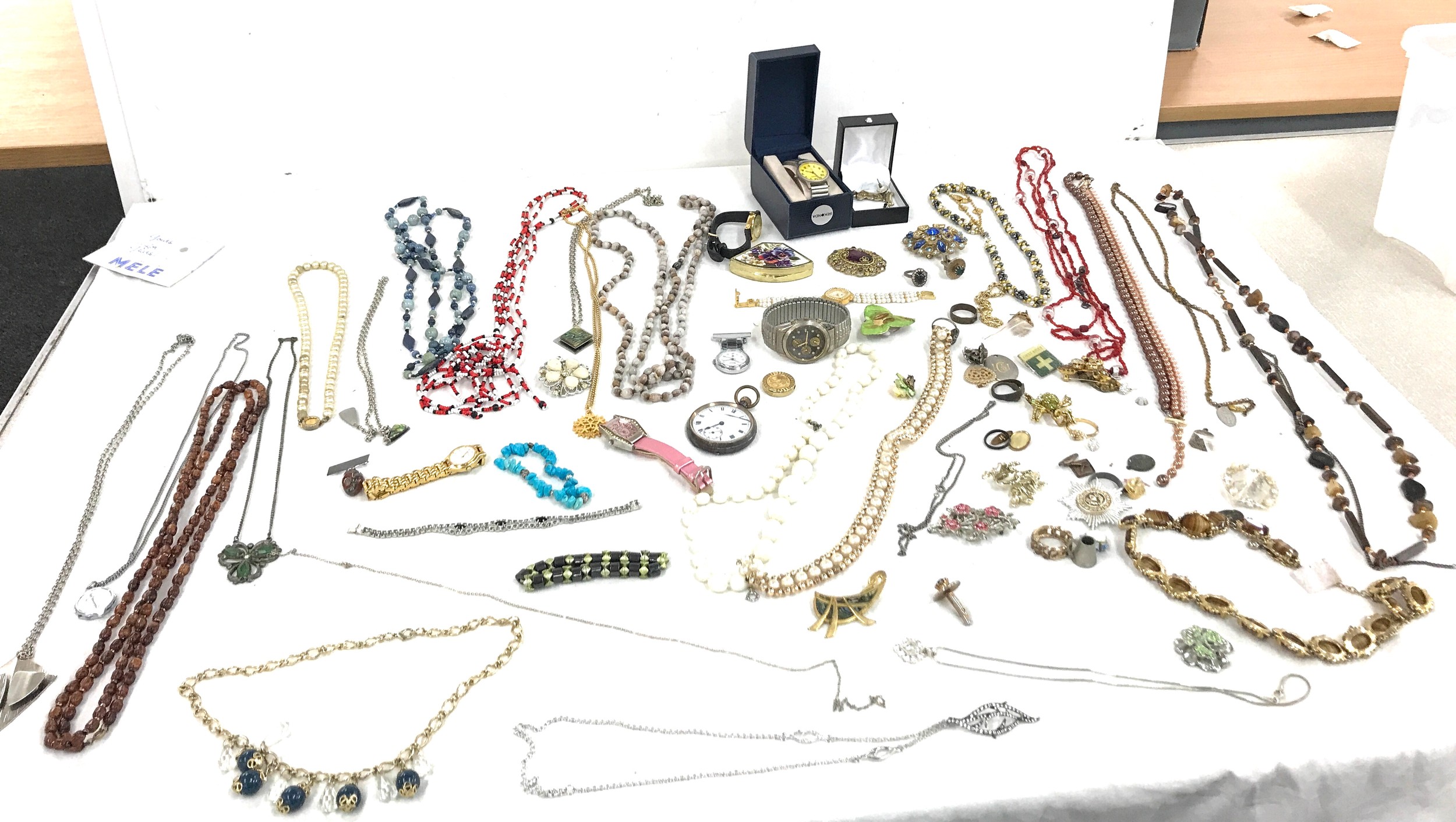 Quantity of vintage costume jewellery