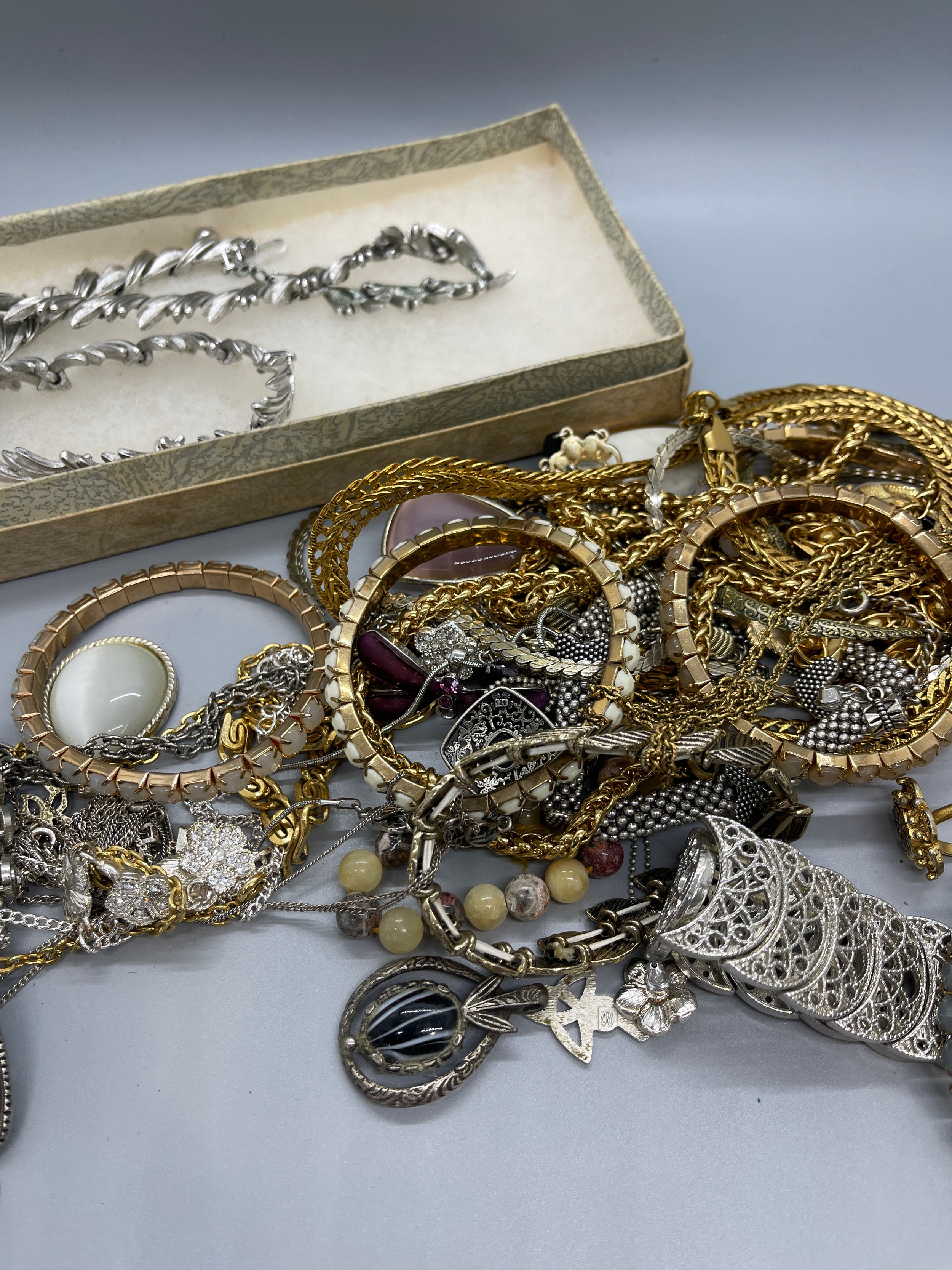 Large selection of assorted silver and costume jewellery - Bild 3 aus 7