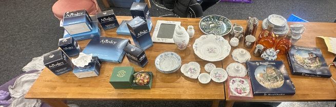Large selection of collectable pottery to include Wedgwood, Ainsley, Royal Worcester, Royal Doulton,