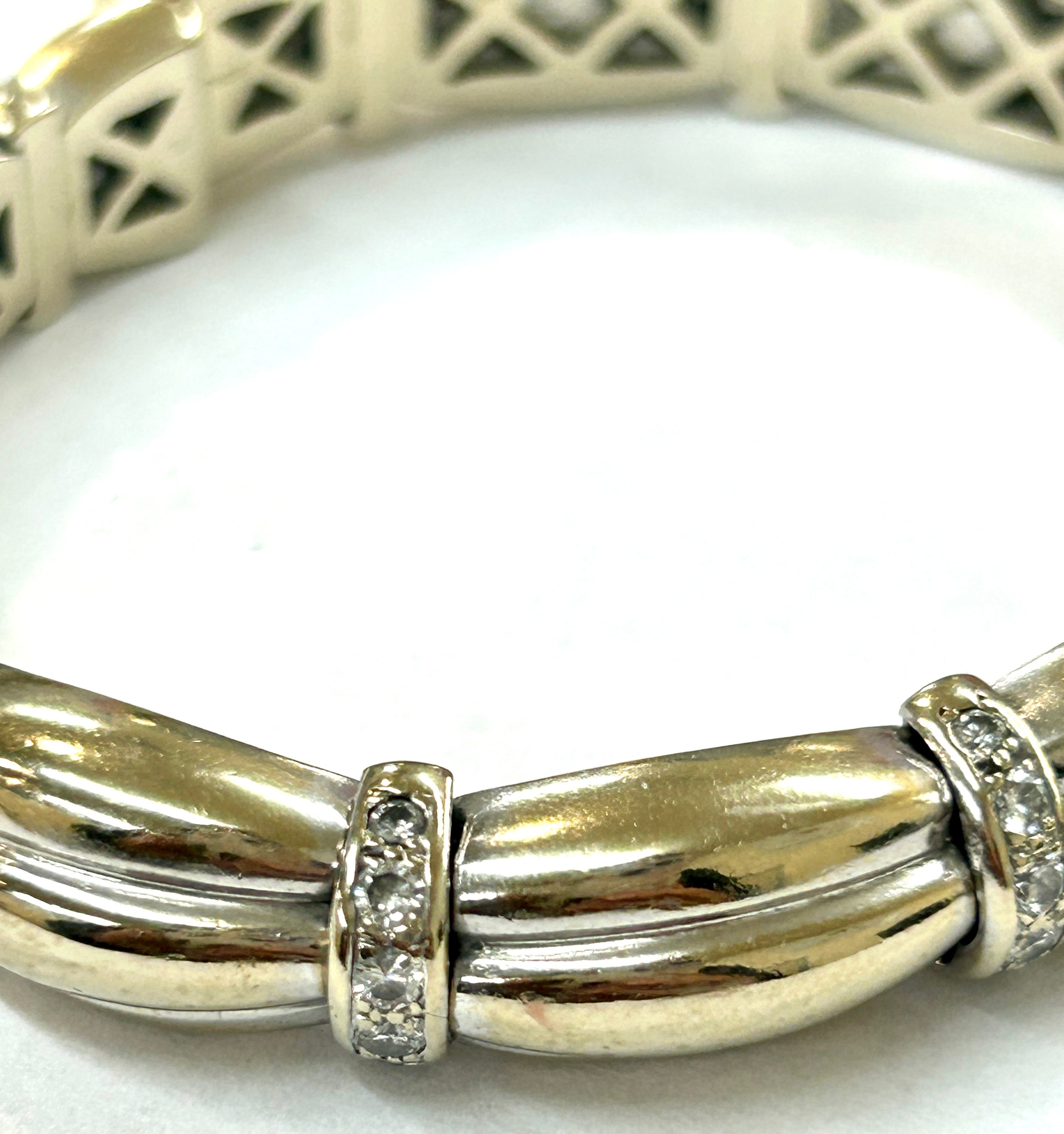 Hallmarked 18ct gold and diamond ladies bracelet, featuring 24 small diamonds, total weight 55.6g - Bild 3 aus 5