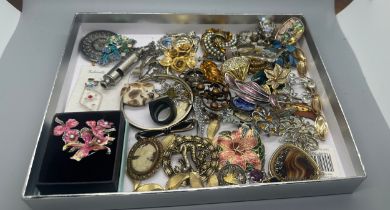 Large selection of vintage and later costume jewellery