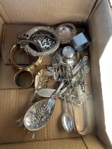 Selection of assorted metal ware includes napkin rings etc