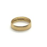 18ct gold wedding band, ring size R Weight 3.6g