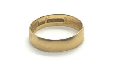 18ct gold wedding band, ring size R Weight 3.6g