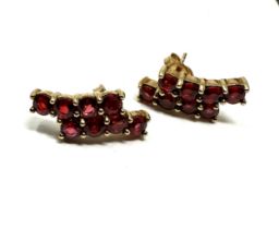 9ct gold red gemstone earrings (2.4g)