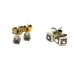 2x 9ct gold diamond earrings (1.2g)