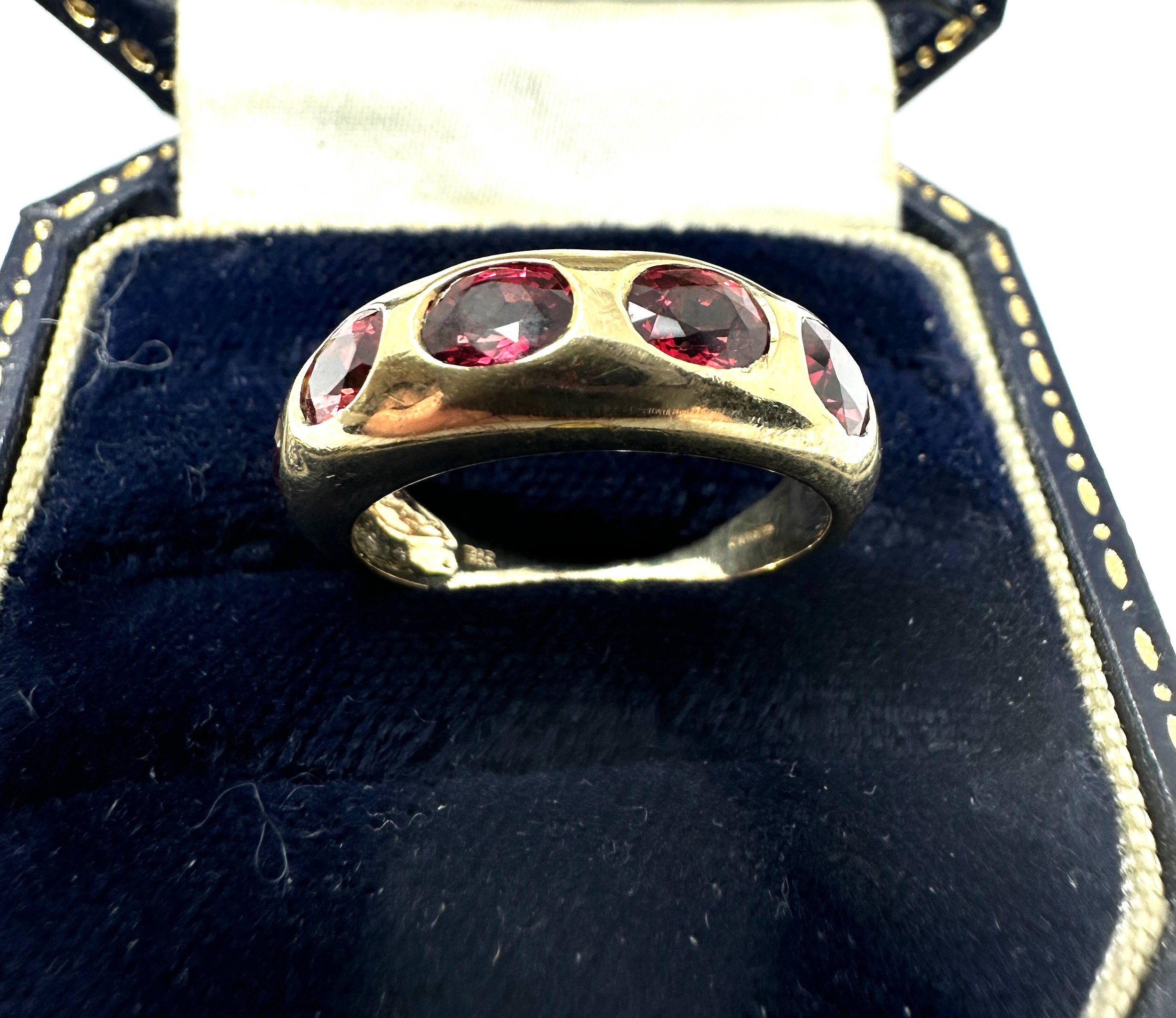 9ct gold red gemstone ring (3g)