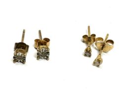 2x 9ct gold diamond stud earrings (0.8g)