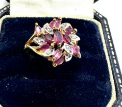 9ct gold ruby & diamond cluster ring (2.9g)